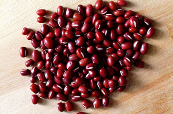 紅豆的營養價值與減重功效, 紅豆具有消水腫及減肥補血等的功效，來試試紅豆食譜 - 紅豆薏米減肥粥吧！