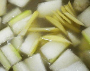 薑絲冬瓜湯，是一道熱量很低的減肥湯食譜。多喝薑絲冬瓜湯能減少體內脂肪堆積，輕鬆喝掉脂肪！